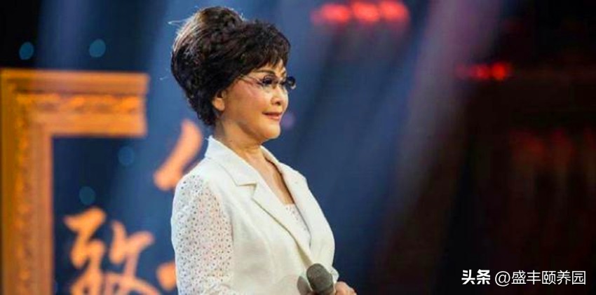 《乡恋》乘着春风来，有观众潮水般的期待，也是时代对文艺的召唤