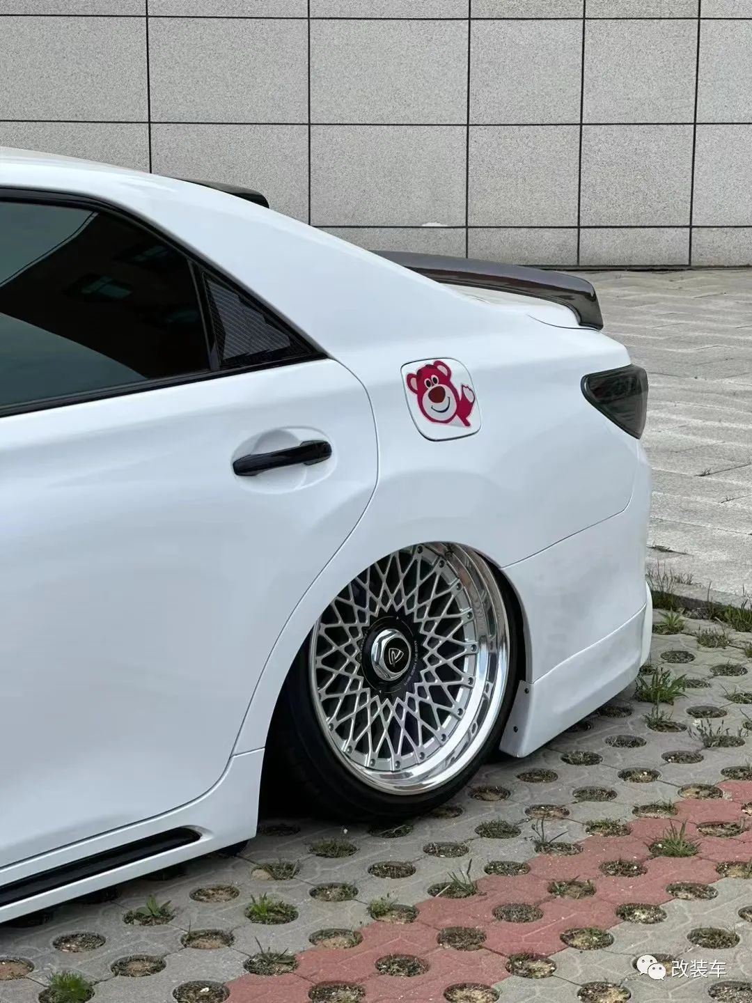 被打断腿的丰田锐志大后超，只要改得帅阿珍跑不掉