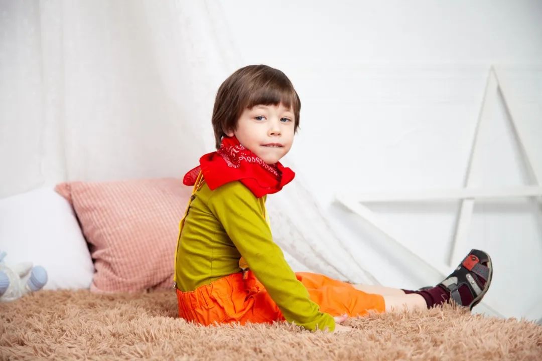 孤独症眼神对视训练,孤独症儿童目光沟通训练方法