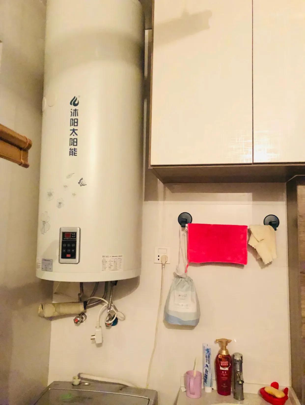 电热水器好还是太阳能热水器好用,储水式太阳能热水器好用吗