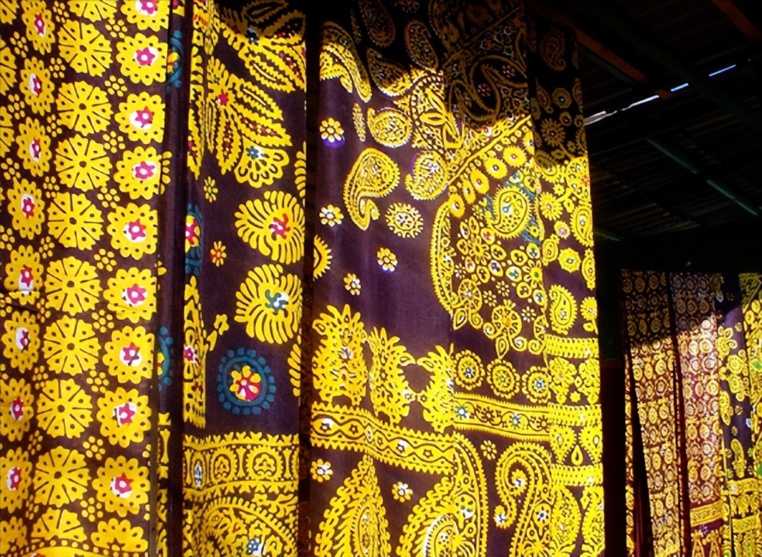 亚洲唯一中立国，水电免费汽油仅一毛，这个国家为何能闷声发大财