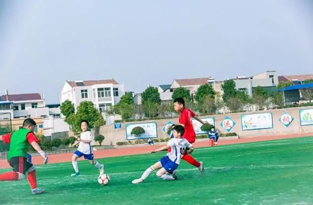 延期却不失约“美丽乡村足球季”志愿者和球队一起完成“加时赛”