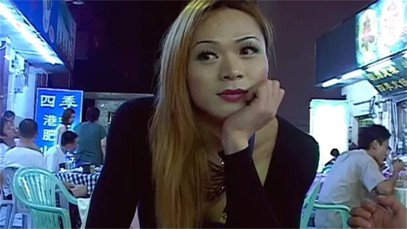 “变性人”李二毛：为爱变女人，被拍17年，41岁在出租屋悲惨离世