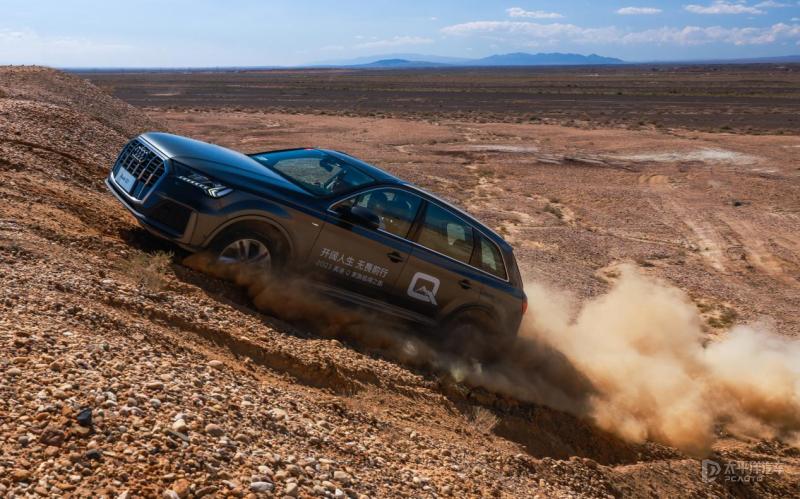 奥迪q8顶配最新款2023多少钱,奥迪rsq8顶配2023款冰雪运动