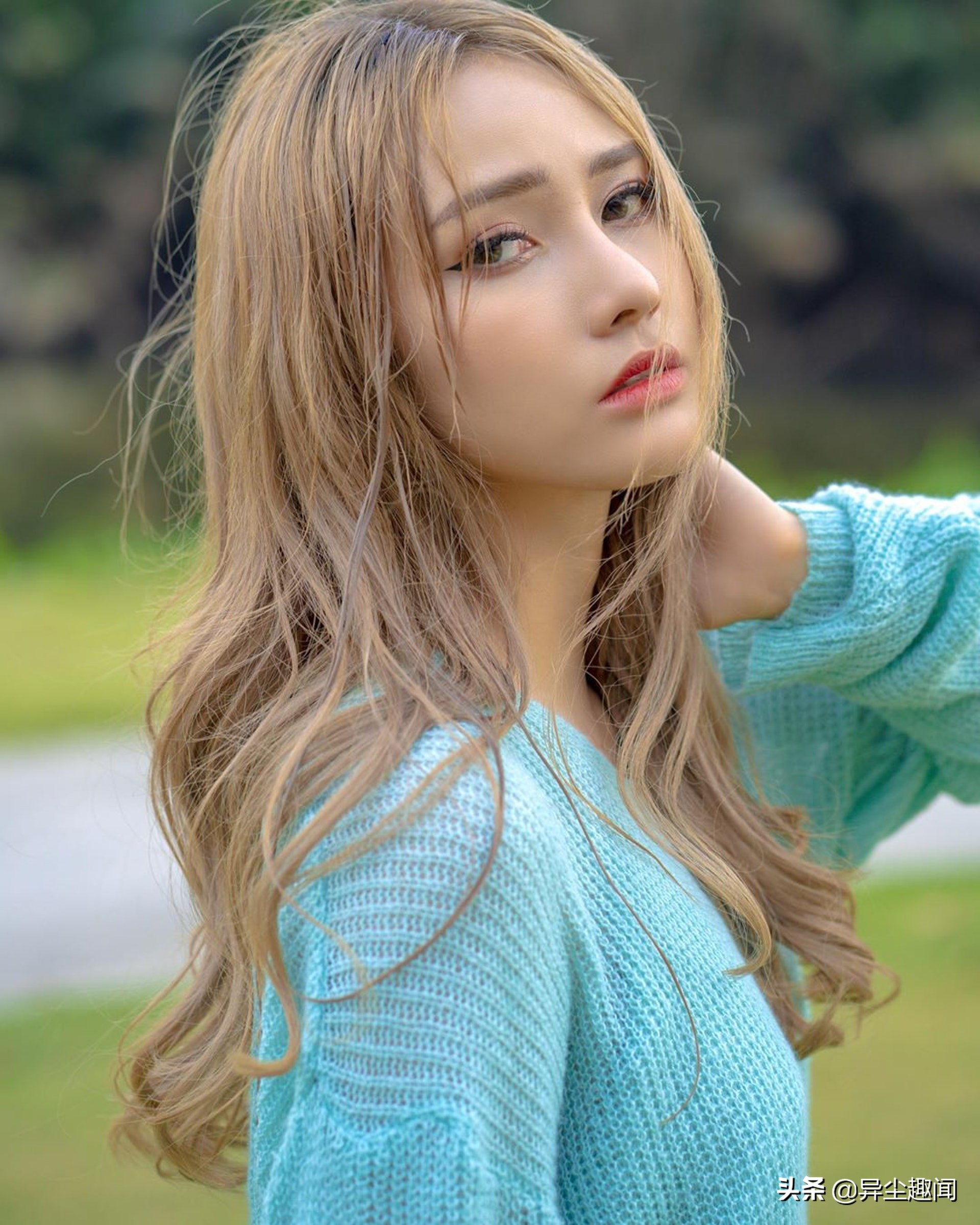 美到忘记看比赛！球场边越南的笑颜美女甜美爆红