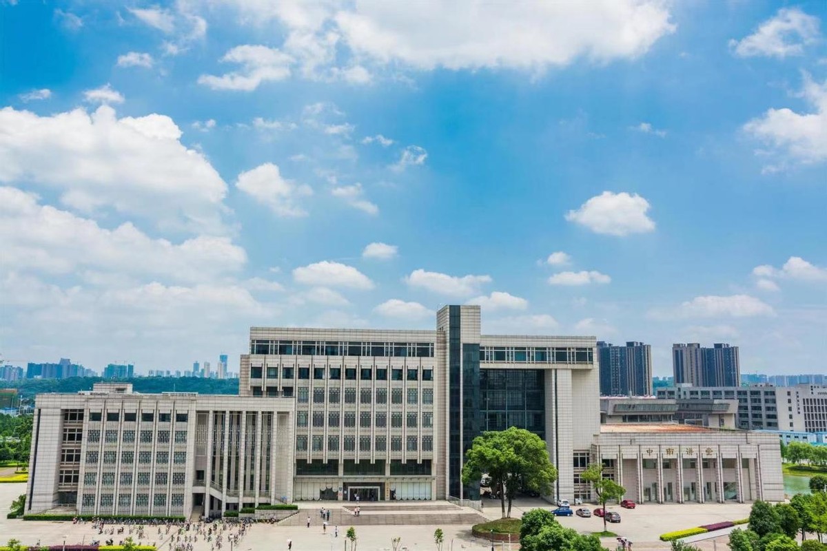 火了!湖南“跨界”学霸:直博985,参加央视晚会,出版个人诗集!