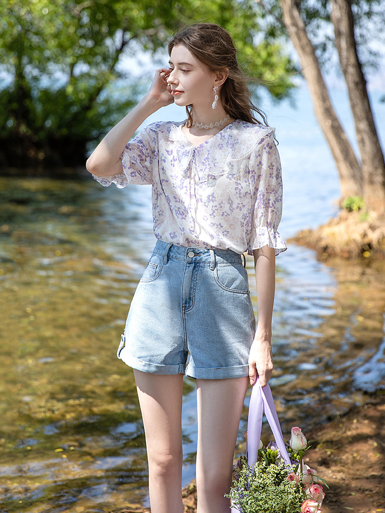 夏天短裤面料雪纺好还是牛仔好,雪纺的面料夏天穿着非常的舒适