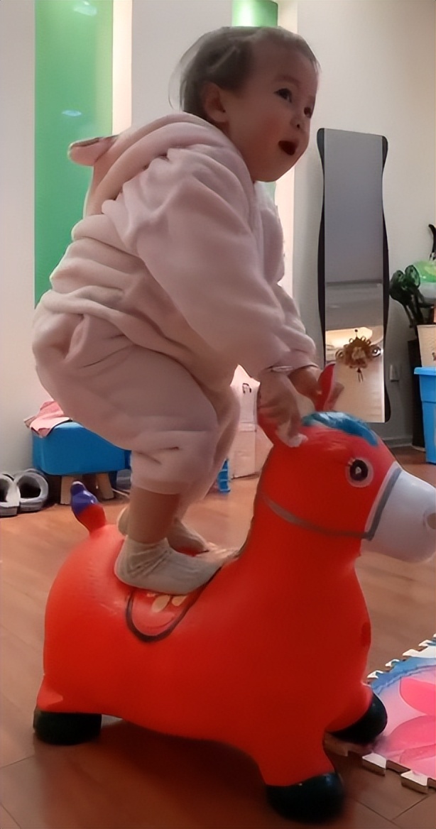 王小麦搞笑萌娃,萌娃王小麦到底有何与众不同