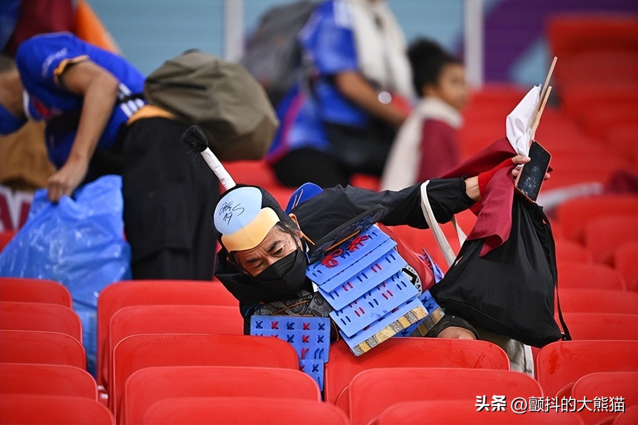 卡塔尔日本人捡垃圾,卡塔尔日本球迷清理垃圾