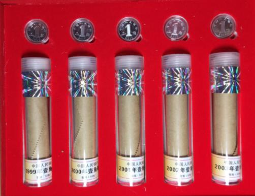 这种特殊的1元硬币竟然值4万多,五角钱的硬币是不是很少见