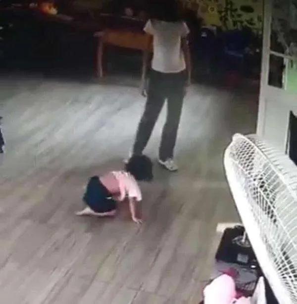 幼儿园孩子被老师虐待后怎么处理,孩子在幼儿园被老师虐待如何处理