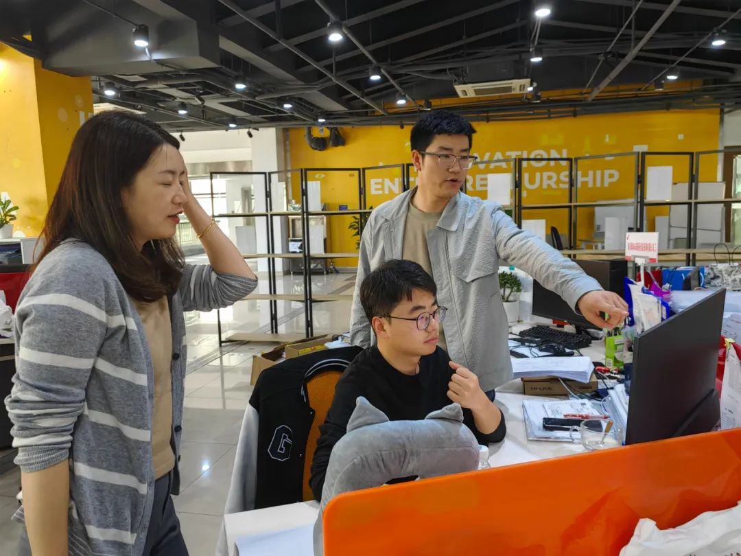 送政策上门助企业发展,收到创业扶持补助政策的短信