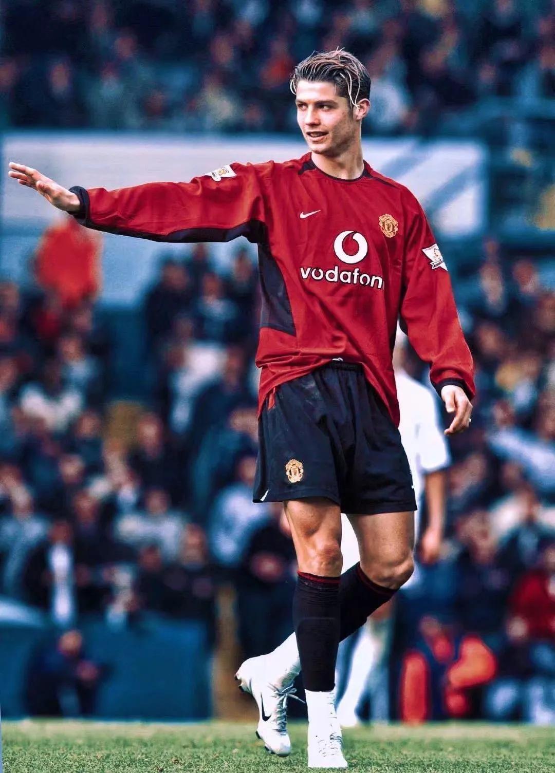 c罗壁纸照片保存到相册,c罗告别卡塔尔世界杯背影图片