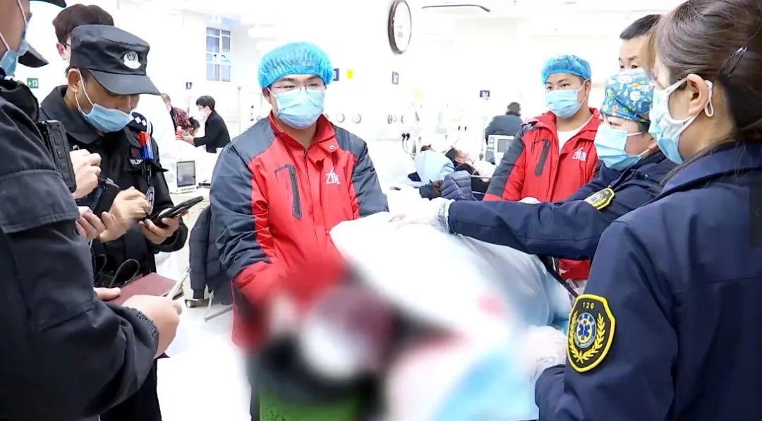 头部受外伤耳朵眼出血,脑袋摔伤耳朵出血一直昏迷