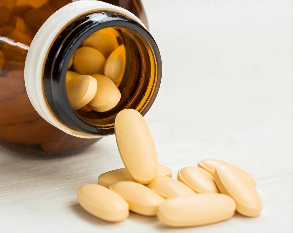 女人每天吃一粒维生素b1作用,女子每天坚持吃维生素b12