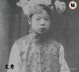 溥仪贴身侍卫与婉容偷情生子，不仅没被杀而且还白得四百块大洋！