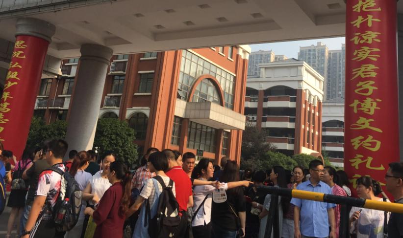 中考试卷简单弊端凸显，长沙2022中考总分720分，考600分无缘普高