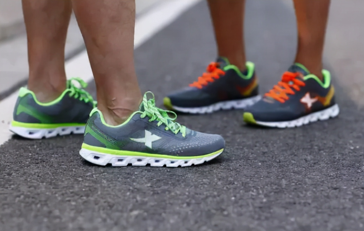 特步也崛起了！减震旋跑鞋来袭，9年结构缓震，成就夏日通勤佳品