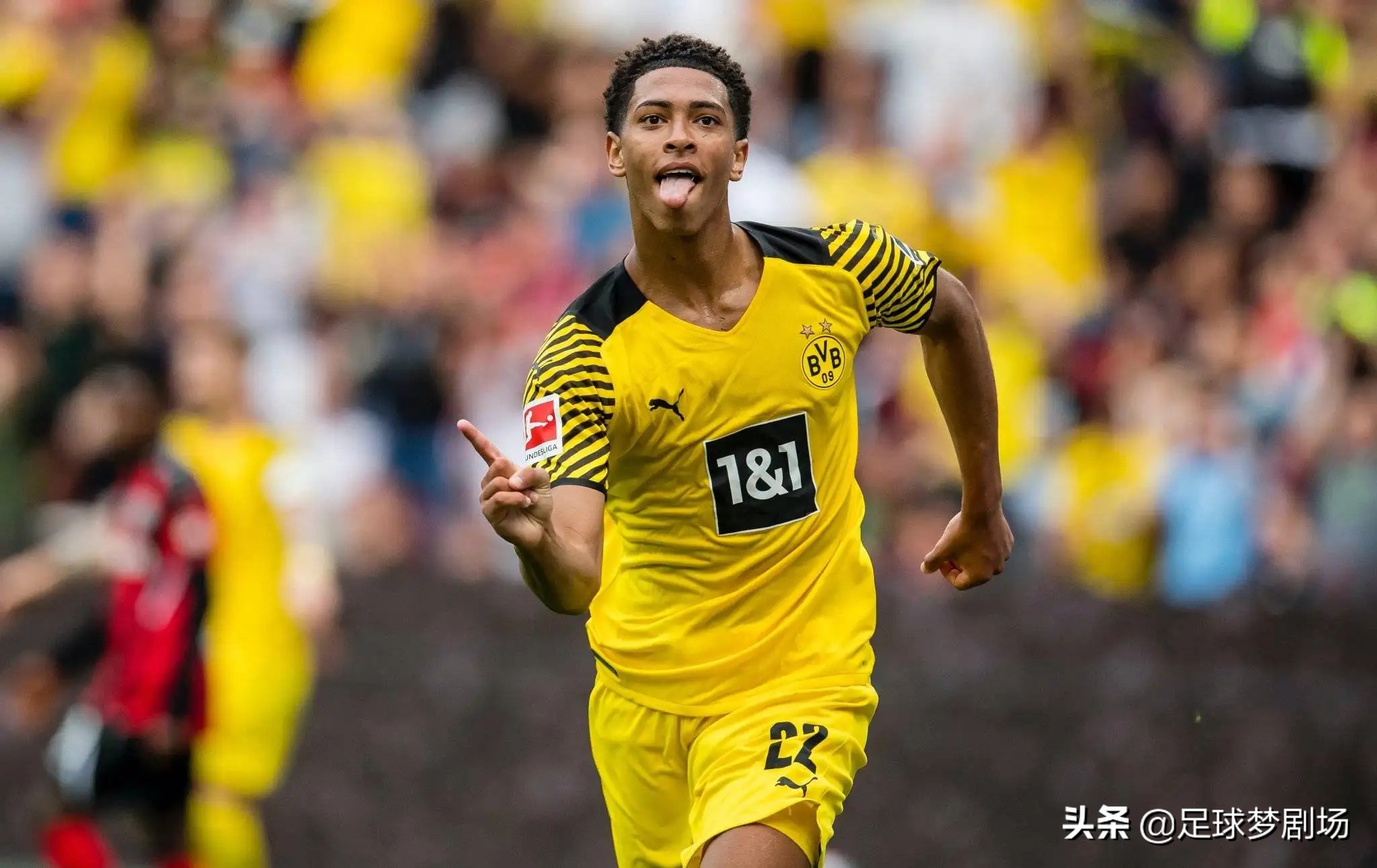 英媒评足坛十大前锋,本季英超最强大的防守型中场