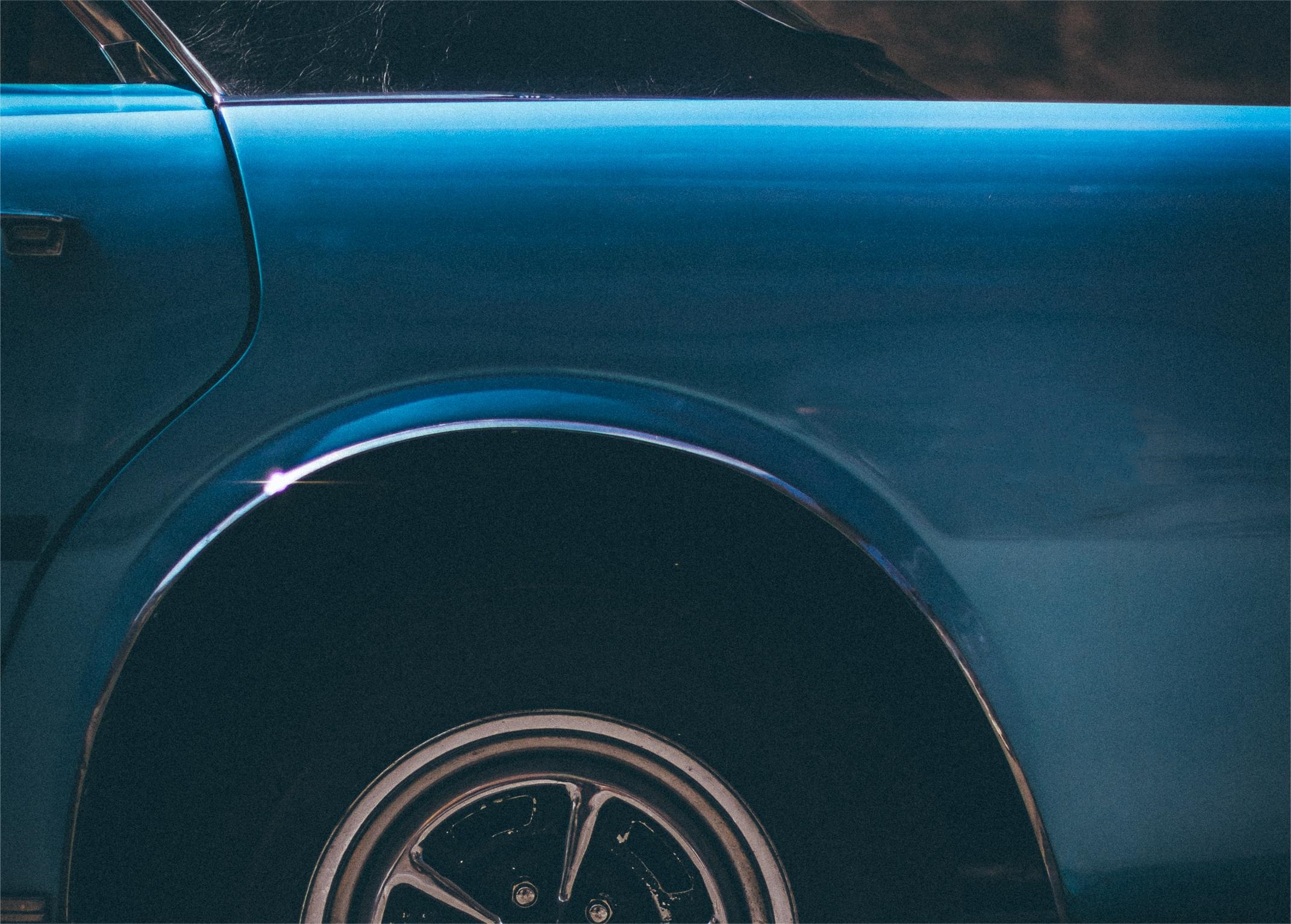 蓝色车事故,什么颜色车比较容易出事故