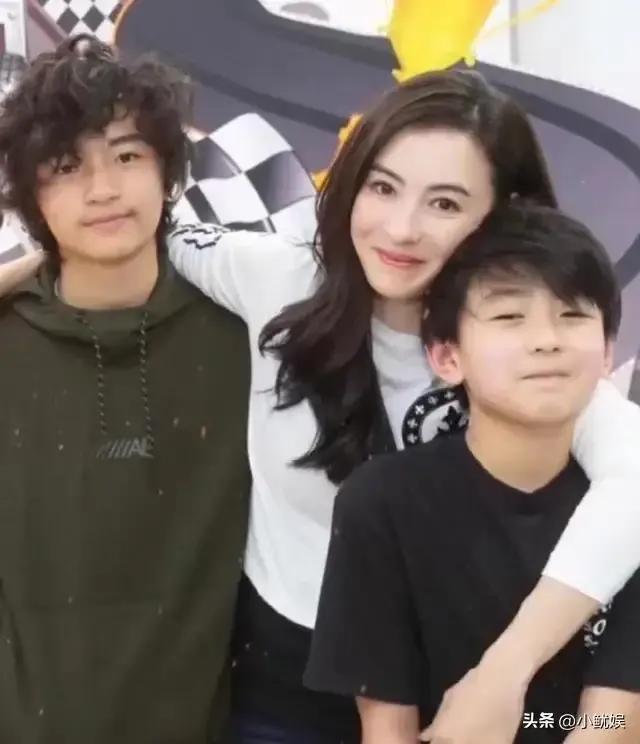 谢霆锋张柏芝王菲最新情况,谢霆锋王菲张柏芝三人同台尴尬吗