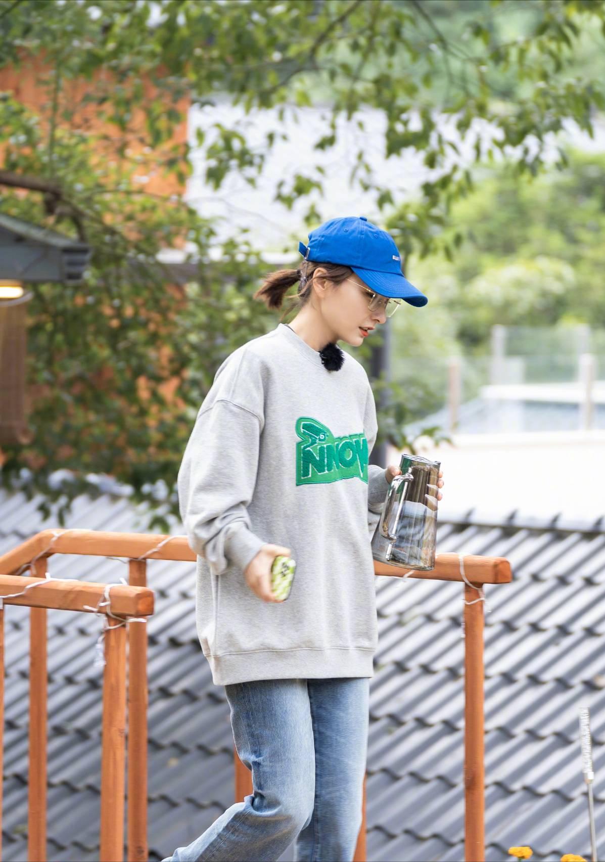 吴昕马尾蛋卷,吴昕金色卷发造型曝光