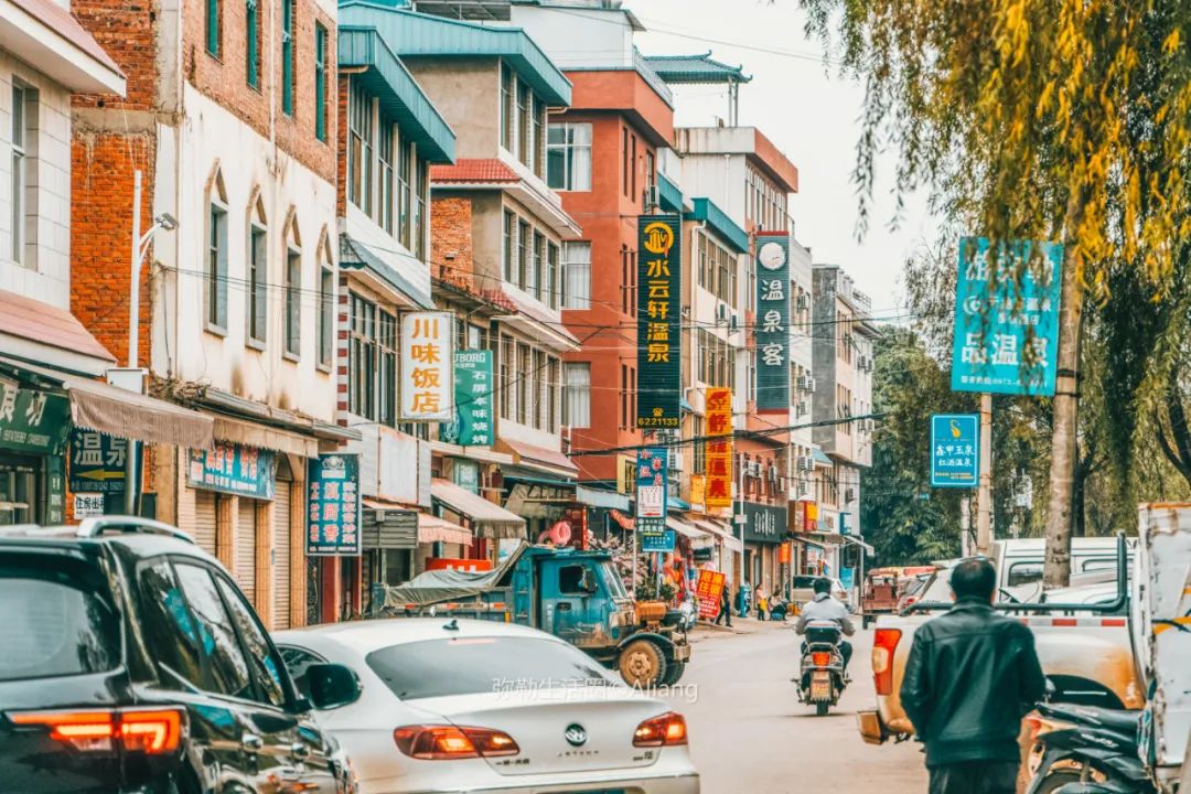 云南西部大峡谷泡温泉,云南原始森林温泉