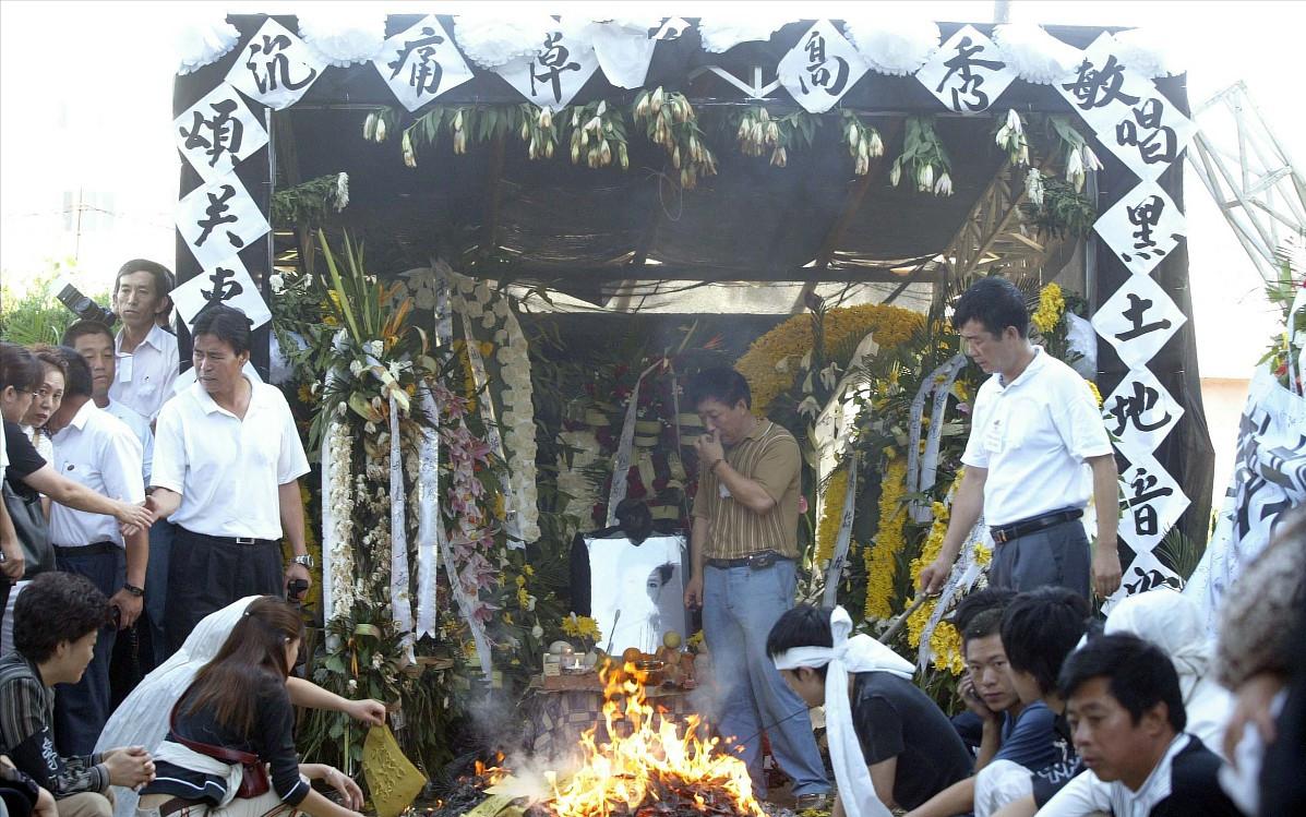 农村死人出殡端饭什么讲究,农村风俗葬山烧些什么东西