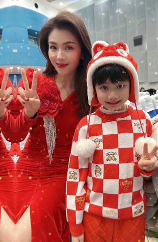 ABCD妈:哈佛毕业甘当家庭主妇,住上亿豪宅,教导出四个顶级牛娃