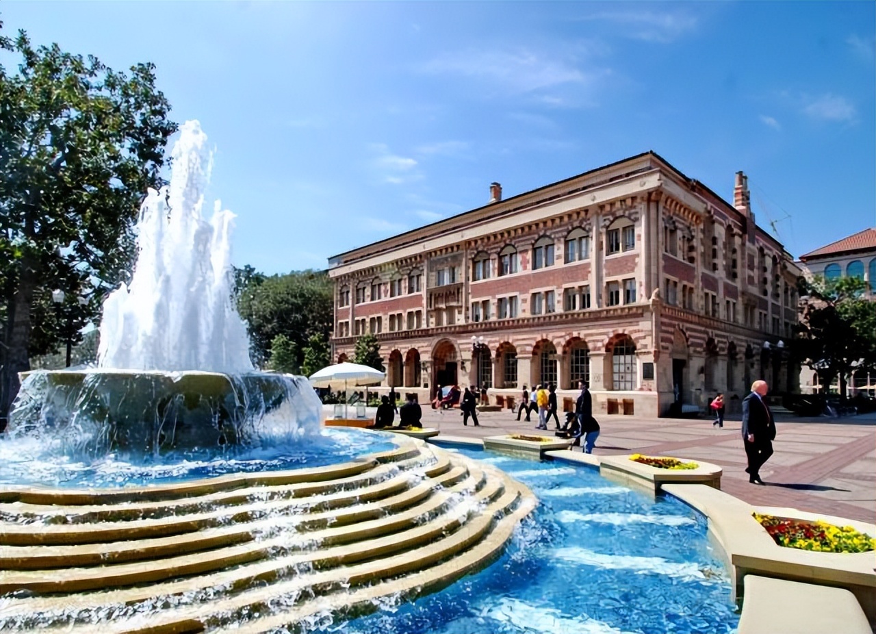 除了钱和中国人，赢在起跑线上的“网红大校”南加大还有什么？