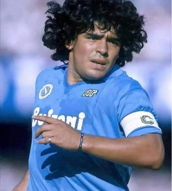 球王马拉多纳历任女友,球王马拉多纳的一生