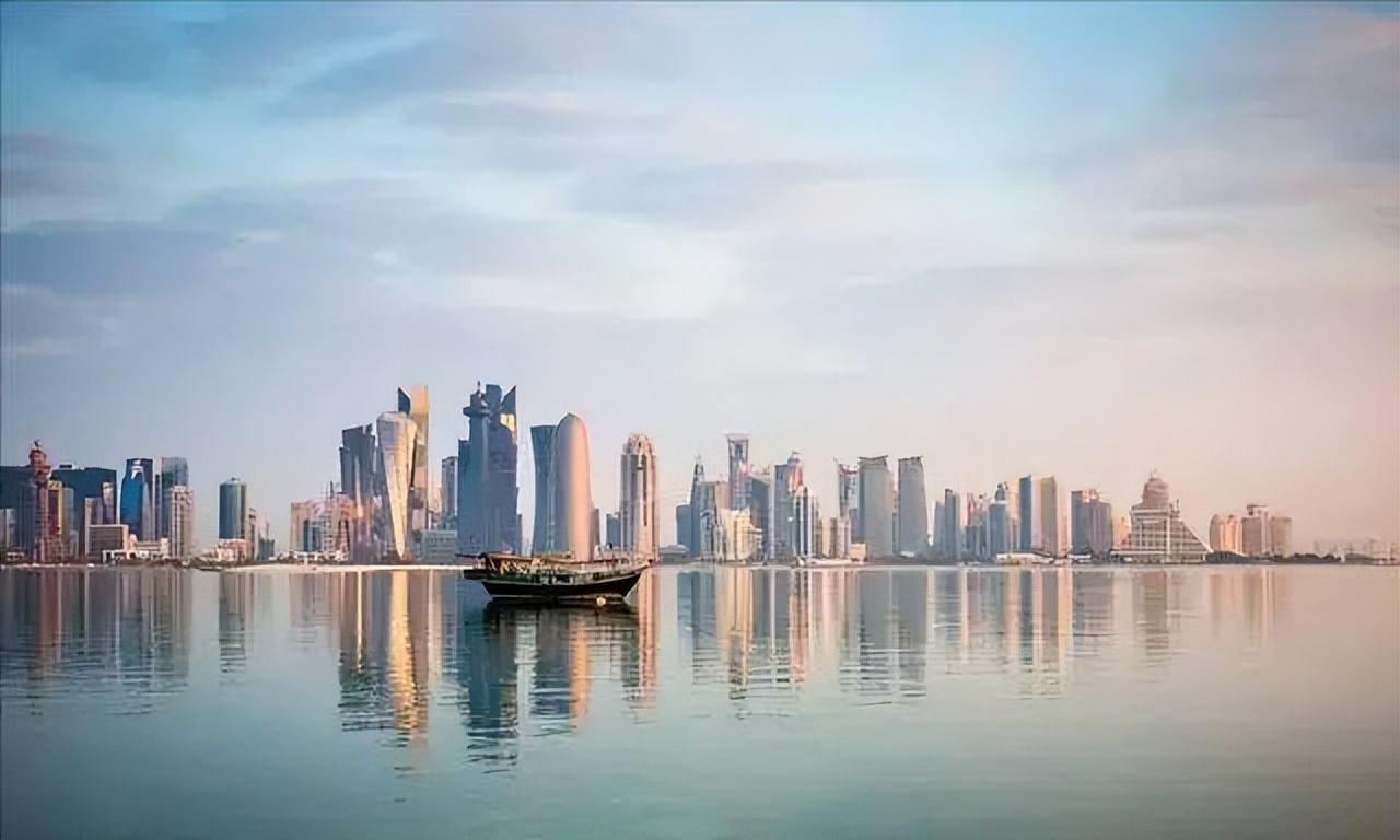 卡塔尔世界杯投入2000亿谁赚了,卡塔尔为世界杯花费多少钱