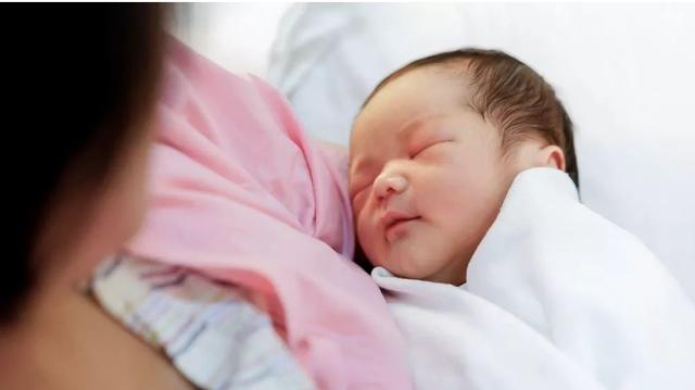 两个月宝宝体重不涨是奶水不足吗,奶不涨但是有奶阵是不是奶水不足