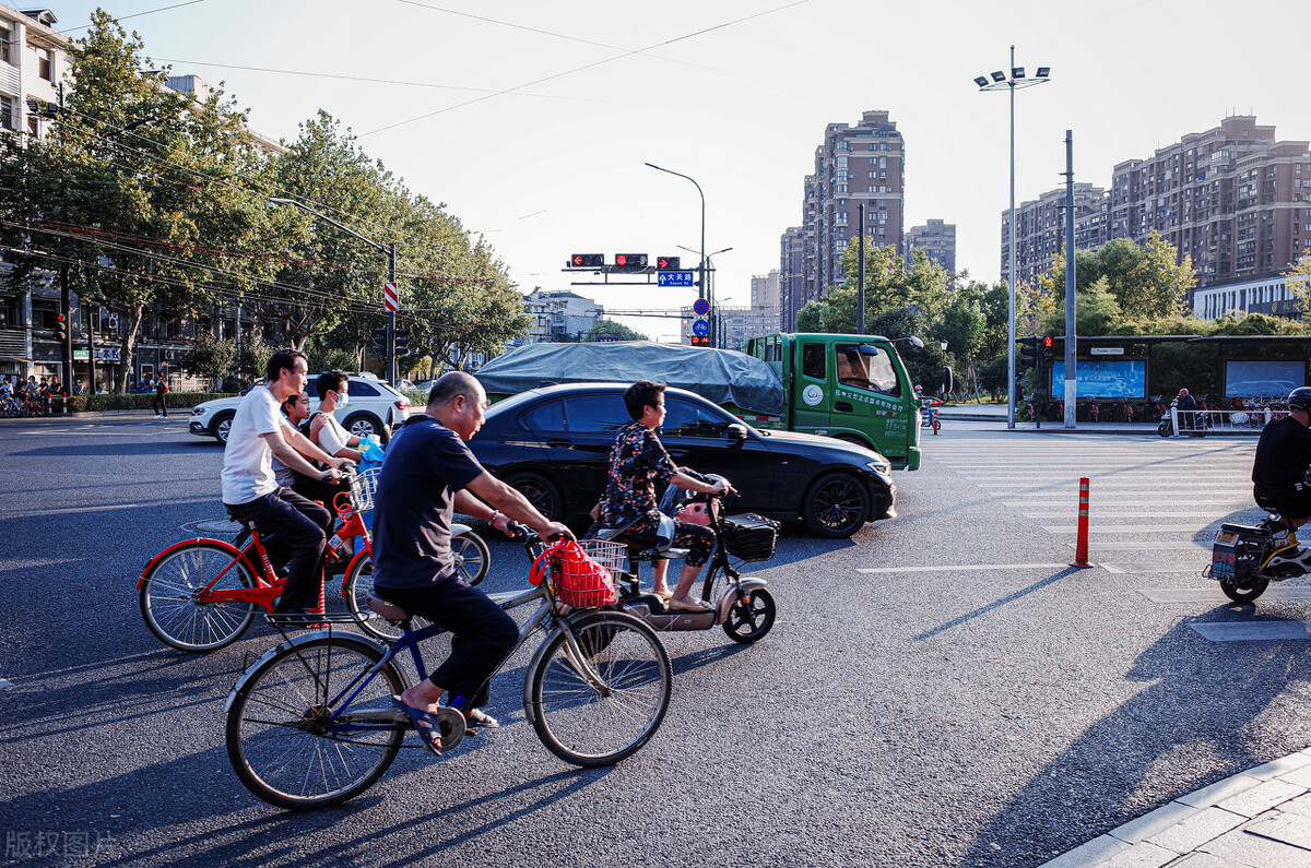 杭州人本地人做菜是不是油少放糖,杭州人老家