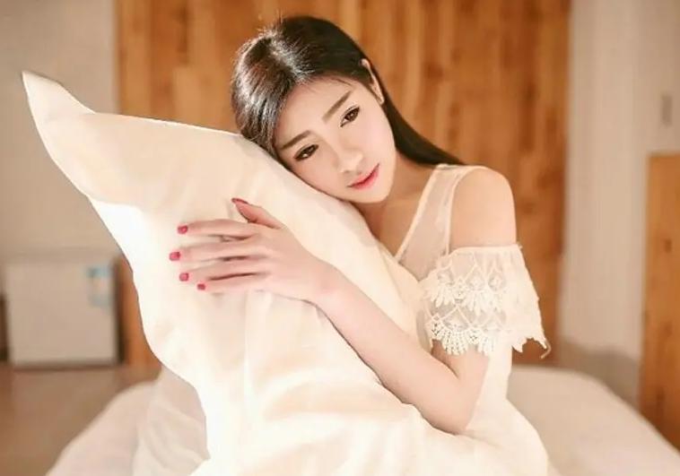 外阴有一根白毛是怎么回事,外阴有根白毛是怎么回事