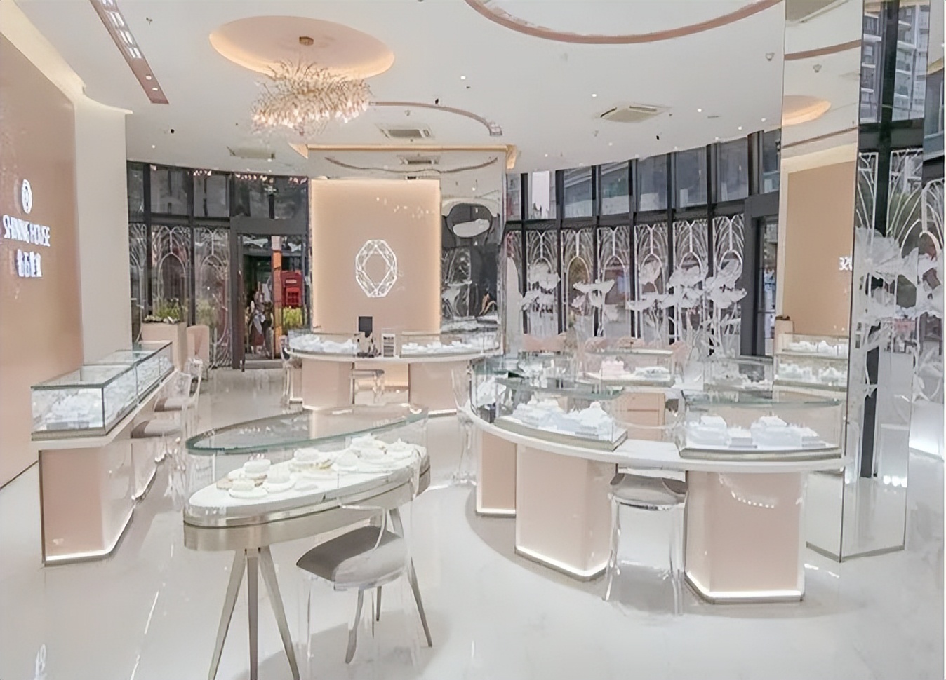 品牌如何才能长伴用户？钻石世家贡献一套20年闪耀秘诀