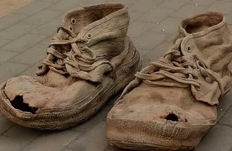 小伙月入过万，买双布鞋的钱还得靠偷，妻子直言：有前科才不给钱