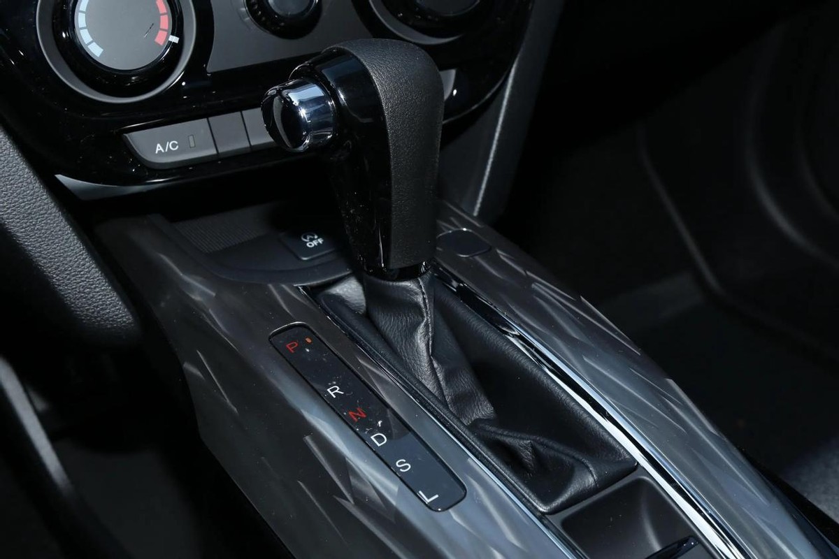 手握12万选家用车，要空间大，还要舒适，本田、五菱谁更懂国人？