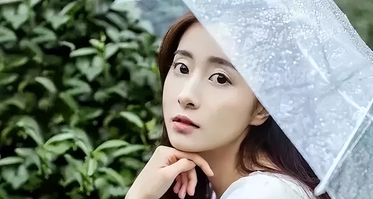 女人喜不喜欢你看眼神就知道,如何能够试探一个女人喜不喜欢你