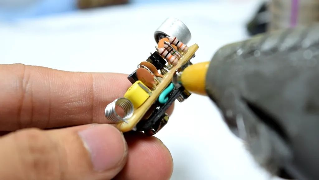 用9v电池做电击器,如何制作短波发射机