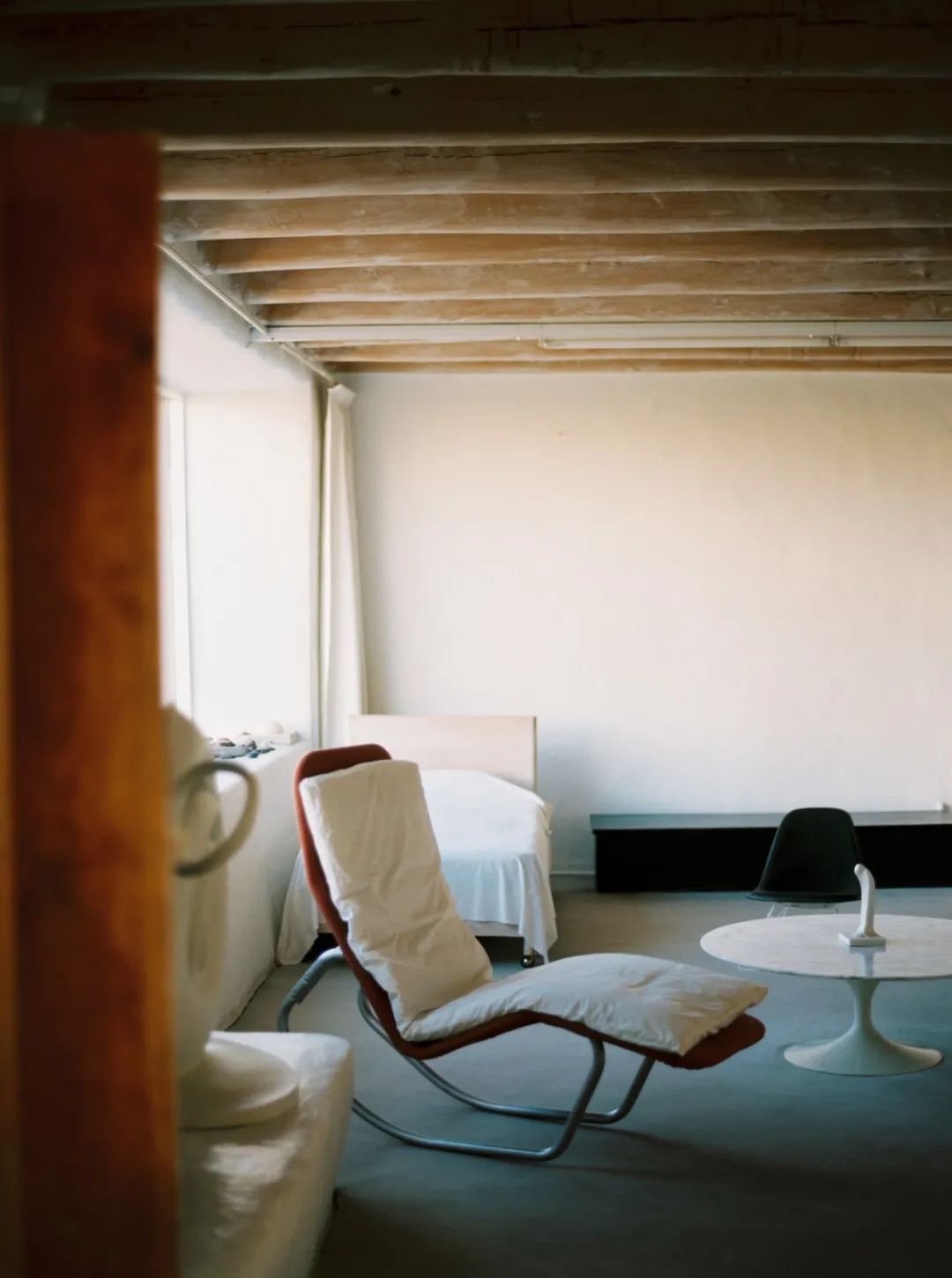 世界知名女画家独居沙漠35年！拒毕加索登门…网友：连家都是艺术