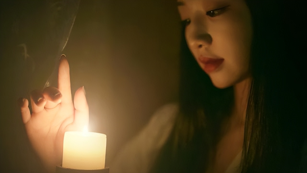 李白静夜思的文学背景和诗句魅力,李白静夜思解析独特版