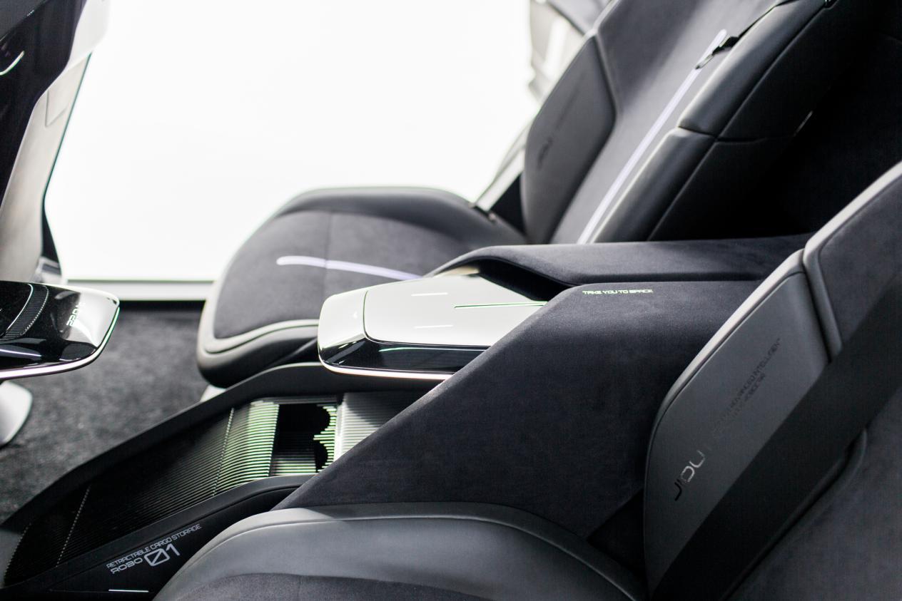 百度旗下第一款车来了！静态体验集度ROBO-01概念车