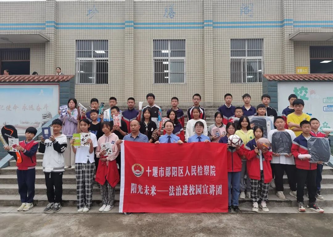 县检察院开展法治进校园巡讲活动,检察院迎六一法治进校园巡讲