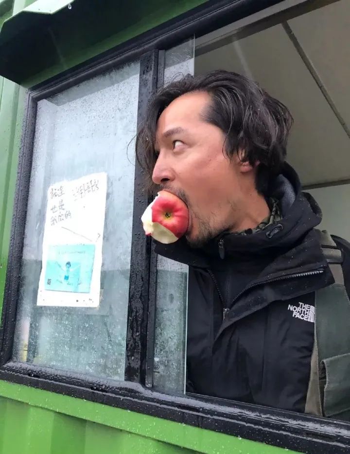 胡歌消失三个月后发的一条微博,40岁的胡歌能有多迷人