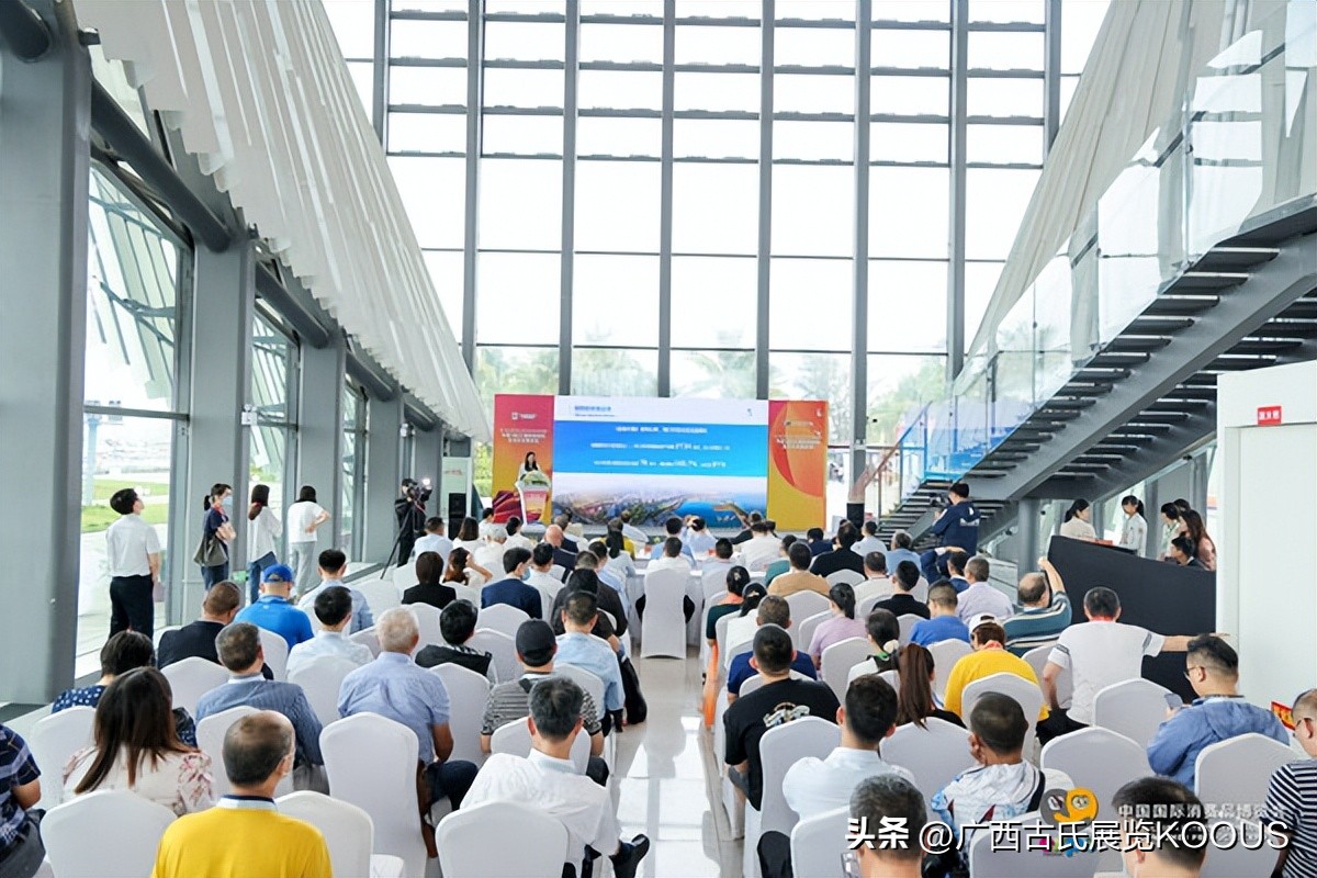 第四届消博会游艇展观展旺,250艘船艇亮相第四届消博会游艇展