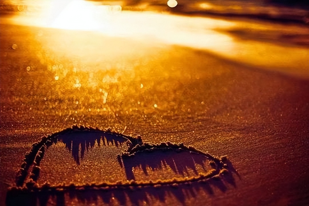 一个人不爱说话也不爱与人沟通,一个人不爱说话的原因