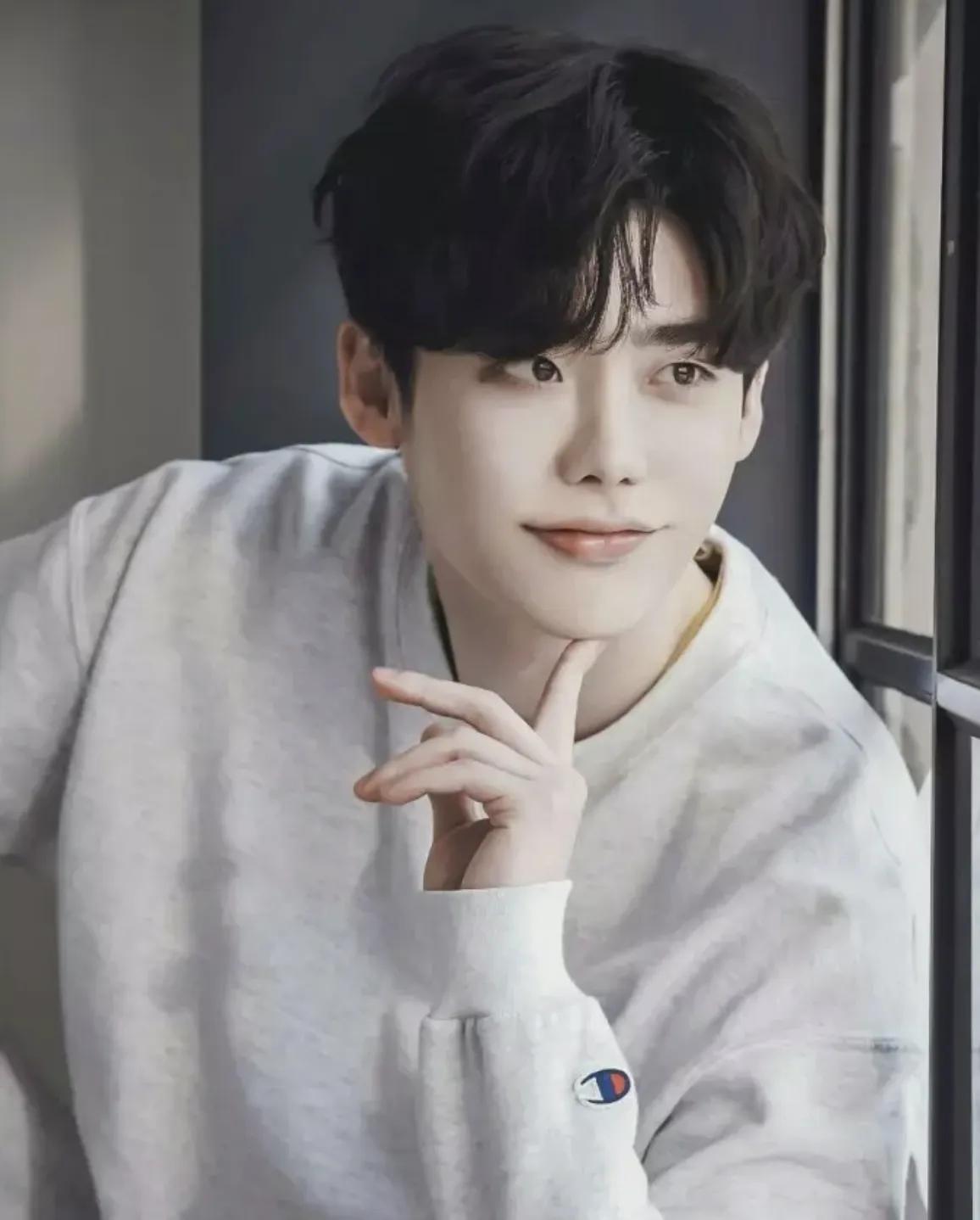 韩国明星李钟硕长胖,李钟硕突然变帅