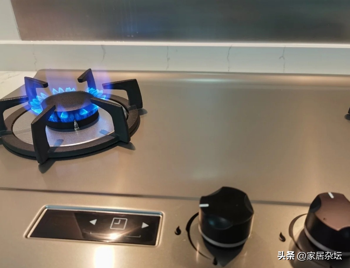 煤气灶和天然气灶为什么差价大,燃气灶600和3000的有什么区别