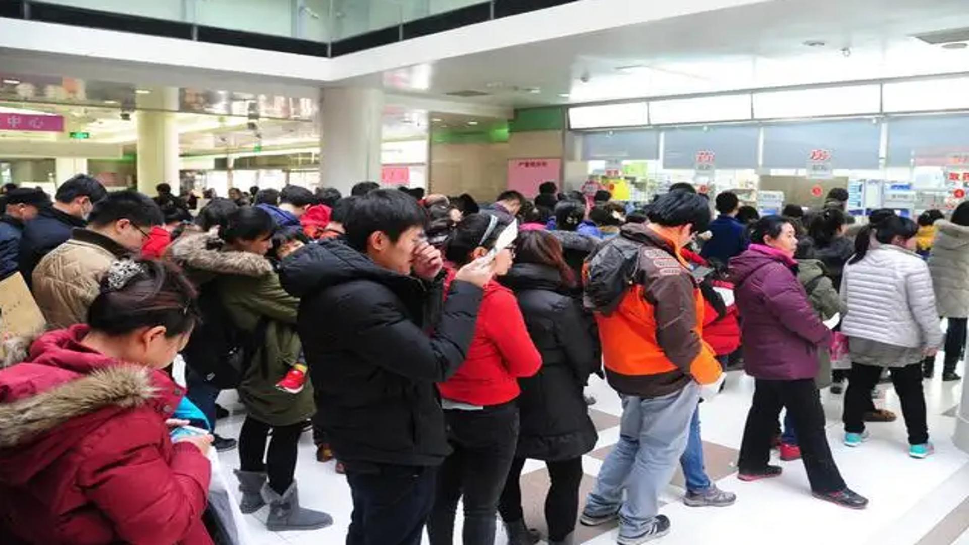 重庆一老板向14名员工借1500万,重庆老板给百位员工百江景豪宅